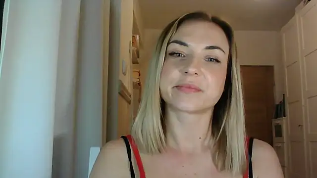 Snapshot of ashley_xlove chatting on 01.20.25 ashley xlove online show from 01.20.25