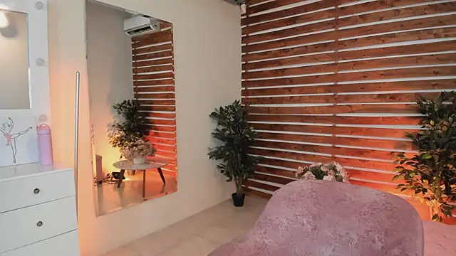 Sapphire Venuss online show from 01.31.25