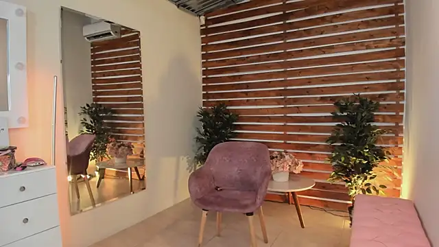 Sapphire Venuss online show from 03.11.25