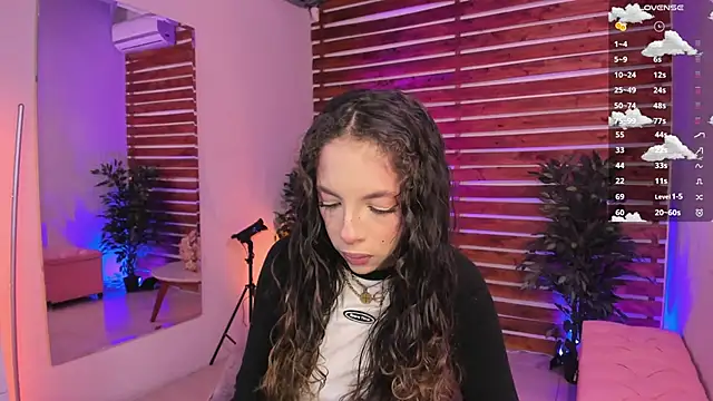 Sapphire Venuss online show from 11.07.25