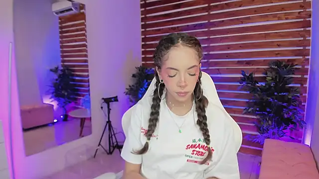 Sapphire Venuss online show from 03.02.26