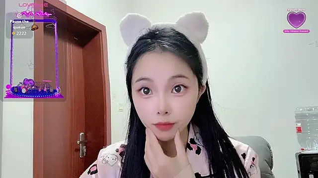 Snapshot of QQ88-99 chatting on 09.22.25 QQ88-99 online show from 09.22.25