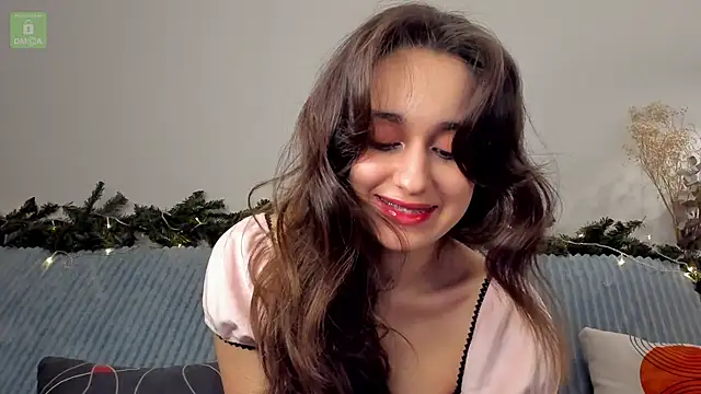 Snapshot of erika_hoiree chatting on 12.21.24 erika hoiree online show from 12.21.24