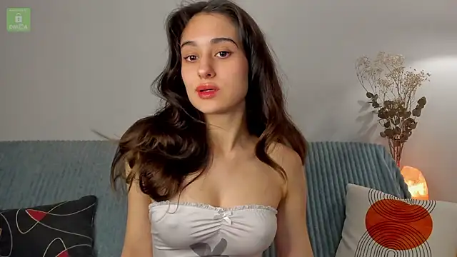 Snapshot of erika_hoiree chatting on 03.20.25 erika hoiree online show from 03.20.25