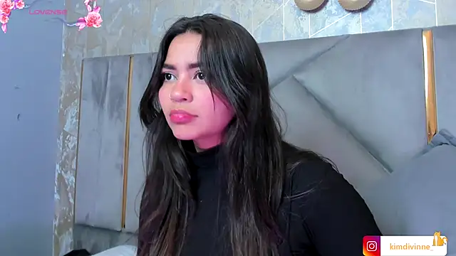 KimDevinne online show from 10.16.25