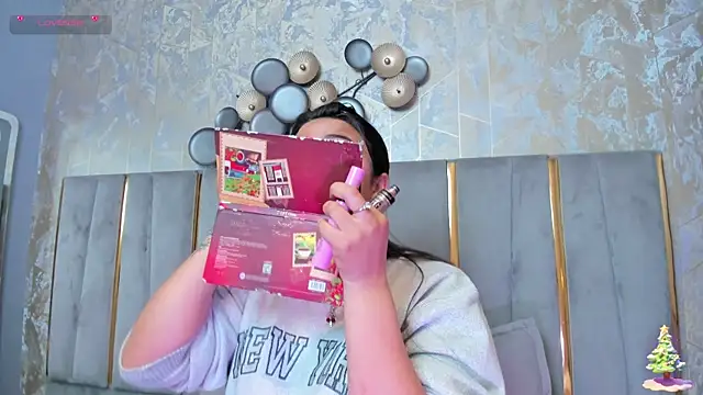 KimDevinne online show from 12.21.25