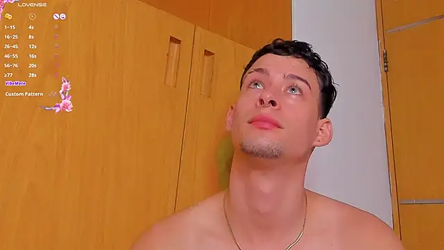 Snapshot of JadeSmiith_ chatting on 12.13.24 JadeSmiith online show from 12.13.24