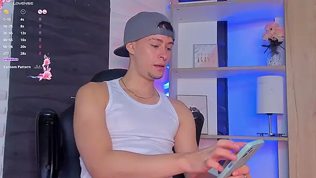 Snapshot of JadeSmiith_ chatting on 12.14.24 JadeSmiith online show from 12.14.24