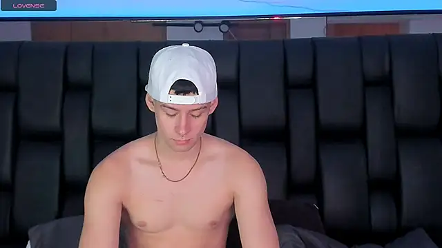 Snapshot of JadeSmiith_ chatting on 02.14.25 JadeSmiith online show from 02.14.25