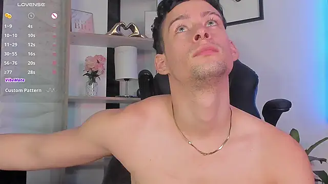 Snapshot of JadeSmiith_ chatting on 02.20.25 JadeSmiith online show from 02.20.25