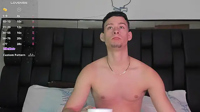 Snapshot of JadeSmiith_ chatting on 02.25.25 JadeSmiith online show from 02.25.25