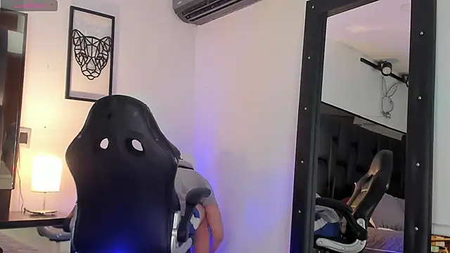 Snapshot of JadeSmiith_ chatting on 03.08.25 JadeSmiith online show from 03.08.25