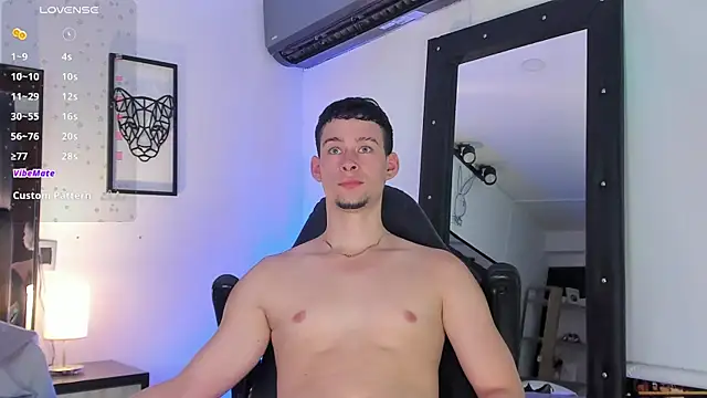 Snapshot of JadeSmiith_ chatting on 03.13.25 JadeSmiith online show from 03.13.25