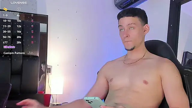 Snapshot of JadeSmiith_ chatting on 03.19.25 JadeSmiith online show from 03.19.25