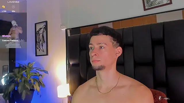 Snapshot of JadeSmiith_ chatting on 10.10.25 JadeSmiith online show from 10.10.25