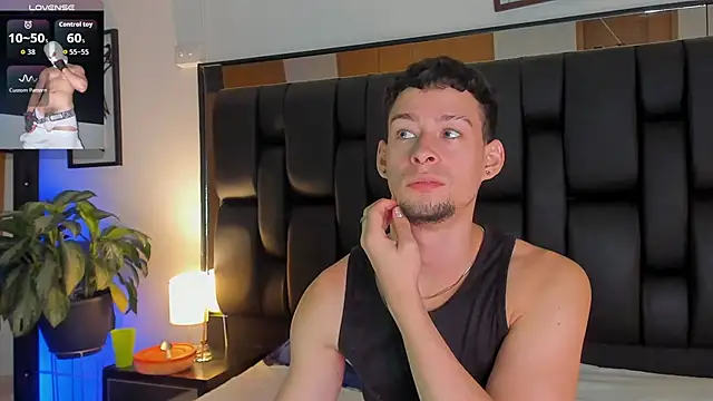 Snapshot of JadeSmiith_ chatting on 10.16.25 JadeSmiith online show from 10.16.25