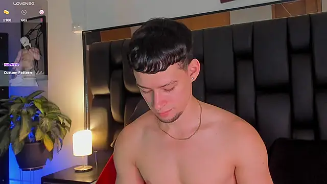 Snapshot of JadeSmiith_ chatting on 10.22.25 JadeSmiith online show from 10.22.25