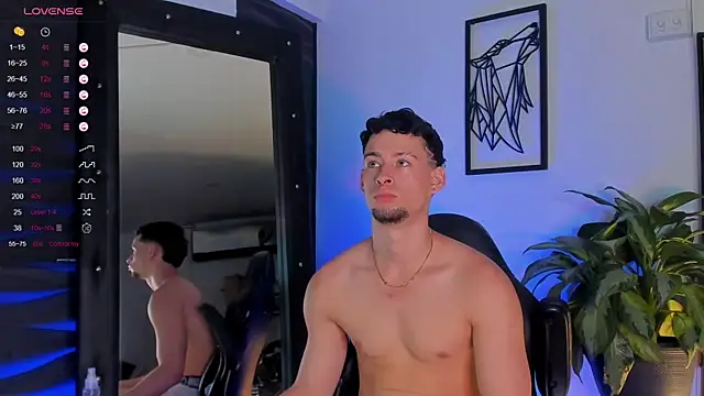 Snapshot of JadeSmiith_ chatting on 10.30.25 JadeSmiith online show from 10.30.25