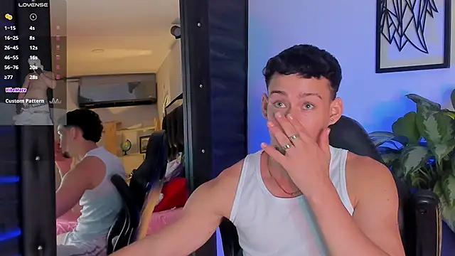 Snapshot of JadeSmiith_ chatting on 11.06.25 JadeSmiith online show from 11.06.25