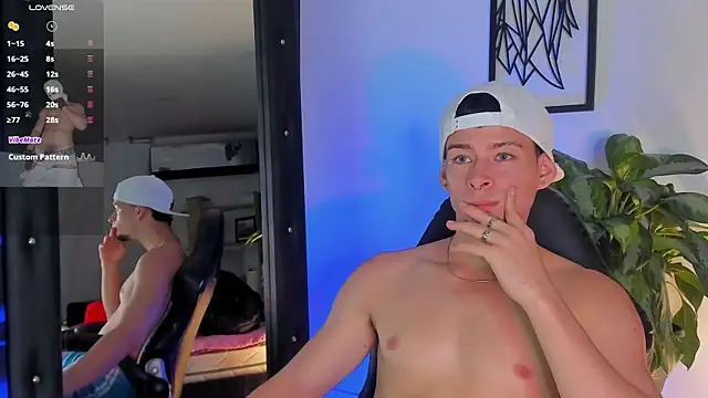 Snapshot of JadeSmiith_ chatting on 11.12.25 JadeSmiith online show from 11.12.25