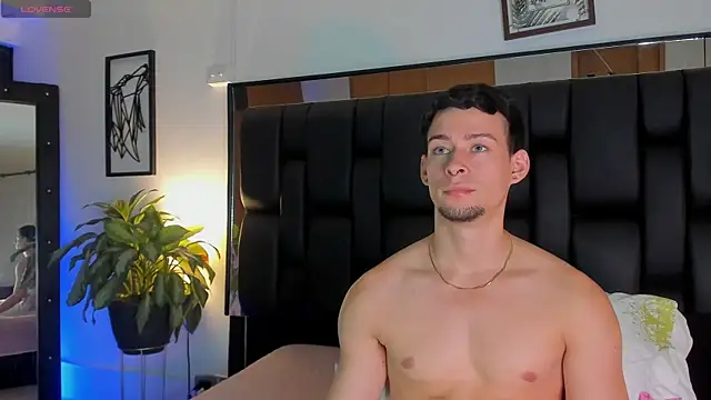 Snapshot of JadeSmiith_ chatting on 11.24.25 JadeSmiith online show from 11.24.25