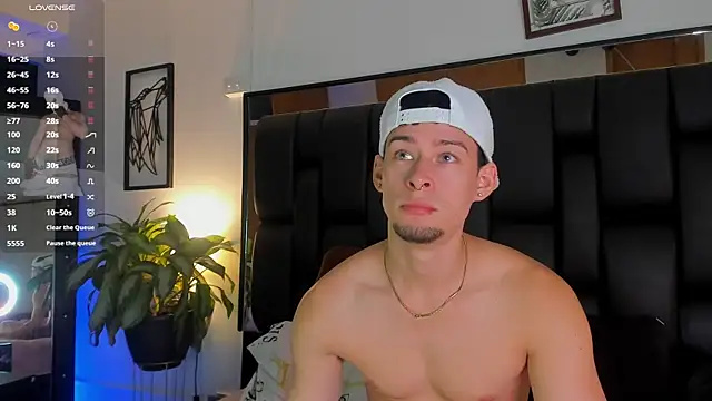 Snapshot of JadeSmiith_ chatting on 11.26.25 JadeSmiith online show from 11.26.25