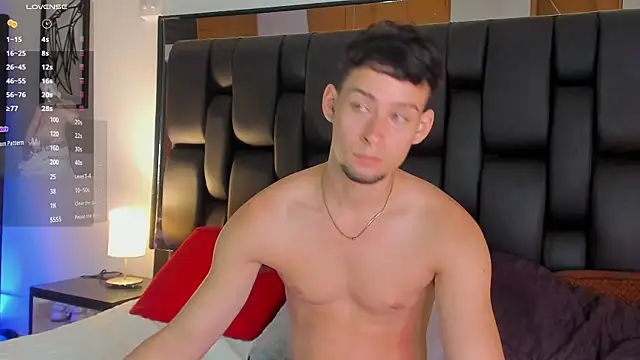 Snapshot of JadeSmiith_ chatting on 12.13.25 JadeSmiith online show from 12.13.25