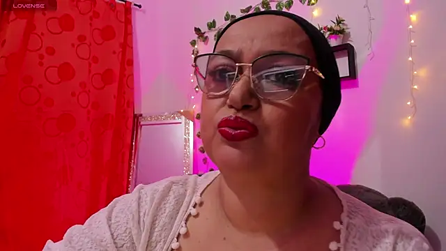 Gia Nahomi online show from 01.12.26