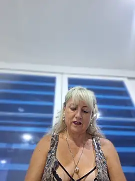 almaluna7 online show from 04.09.26