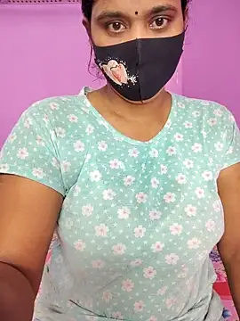 Snapshot of Hot_Maleka chatting on 10.03.25 Hot Maleka online show from 10.03.25