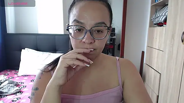 Snapshot of miia-big1boobs_ chatting on 02.04.25 miia-big1boobs  online show from 02.04.25