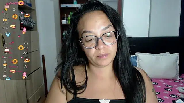 Snapshot of miia-big1boobs_ chatting on 02.22.25 miia-big1boobs  online show from 02.22.25