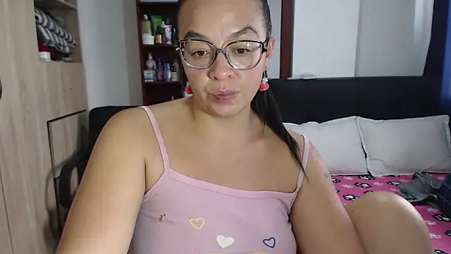 Snapshot of miia-big1boobs_ chatting on 03.07.25 miia-big1boobs  online show from 03.07.25