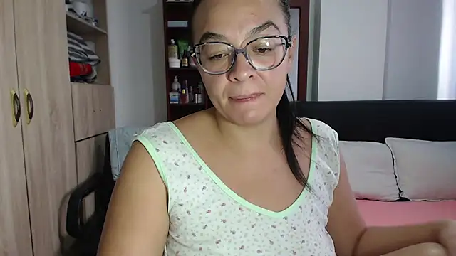 Snapshot of miia-big1boobs_ chatting on 03.17.25 miia-big1boobs  online show from 03.17.25
