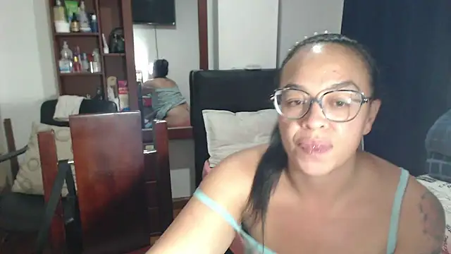 Snapshot of miia-big1boobs_ chatting on 03.18.25 miia-big1boobs  online show from 03.18.25