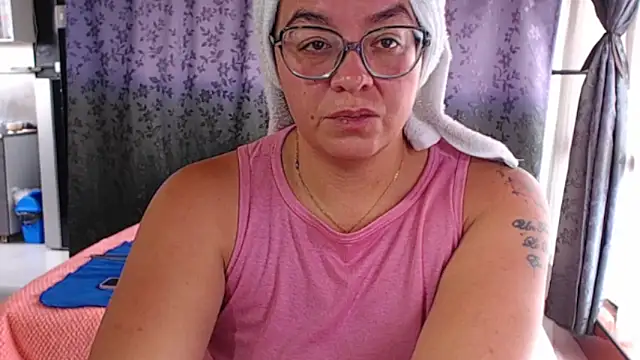 Snapshot of miia-big1boobs_ chatting on 11.22.25 miia-big1boobs online show from 11.22.25