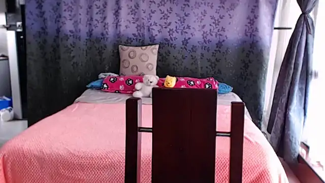 Snapshot of miia-big1boobs_ chatting on 11.25.25 miia-big1boobs online show from 11.25.25