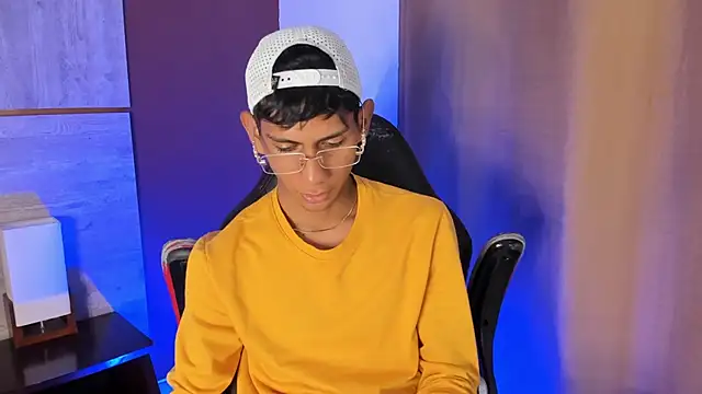 Snapshot of Nick_Collins18 chatting on 10.22.25 Nick Collins18 online show from 10.22.25