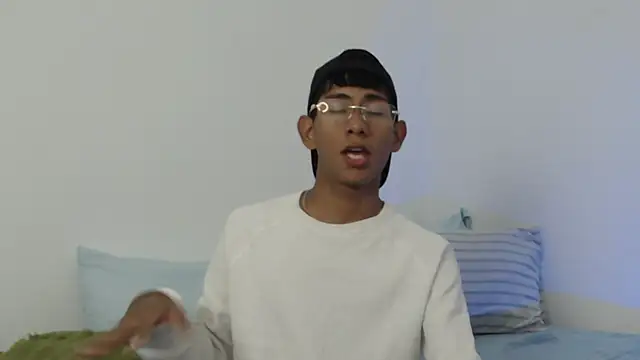 Snapshot of Nick_Collins18 chatting on 10.29.25 Nick Collins18 online show from 10.29.25