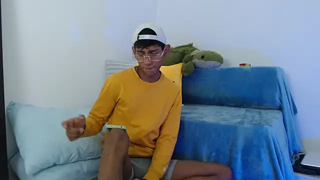 Snapshot of Nick_Collins18 chatting on 10.30.25 Nick Collins18 online show from 10.30.25