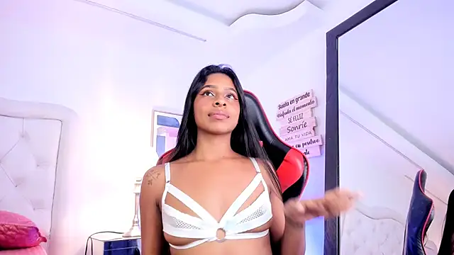 Snapshot of evelyn_evony chatting on 12.07.24 evelyn evony online show from 12.07.24