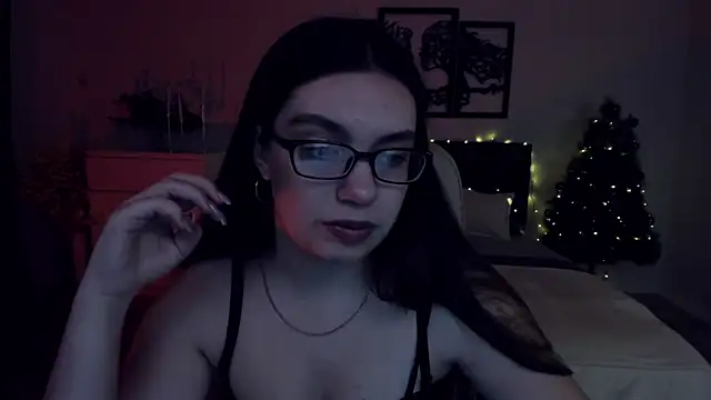 Snapshot of DaniellaLovely chatting on 12.10.24 DaniellaLovely online show from 12.10.24