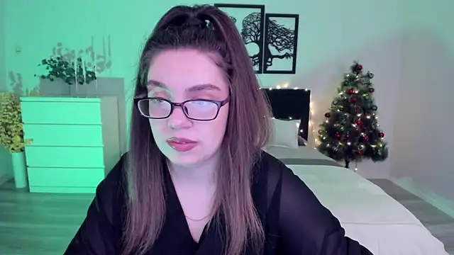 Snapshot of DaniellaLovely chatting on 12.11.24 DaniellaLovely online show from 12.11.24