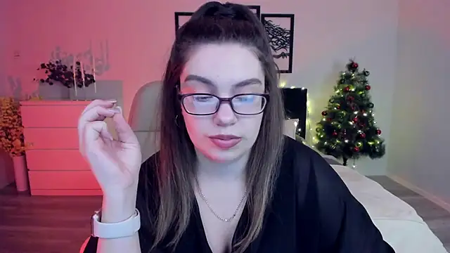 Snapshot of DaniellaLovely chatting on 12.11.24 DaniellaLovely online show from 12.11.24