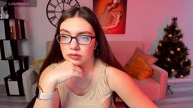 Snapshot of DaniellaLovely chatting on 12.13.24 DaniellaLovely online show from 12.13.24