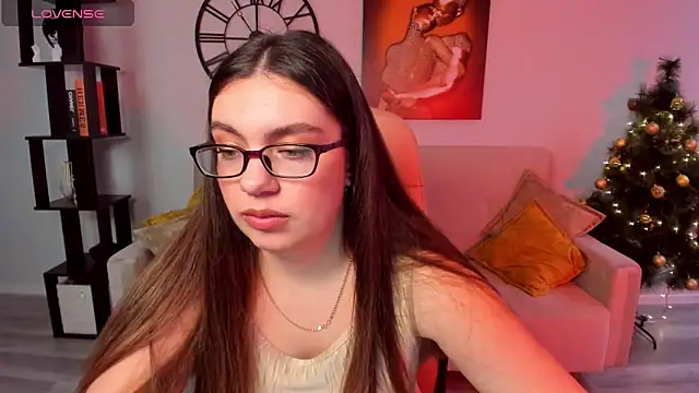Snapshot of DaniellaLovely chatting on 12.13.24 DaniellaLovely online show from 12.13.24