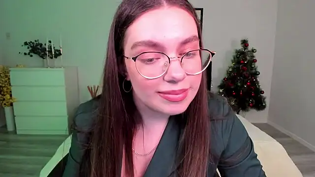 Snapshot of DaniellaLovely chatting on 12.17.24 DaniellaLovely online show from 12.17.24