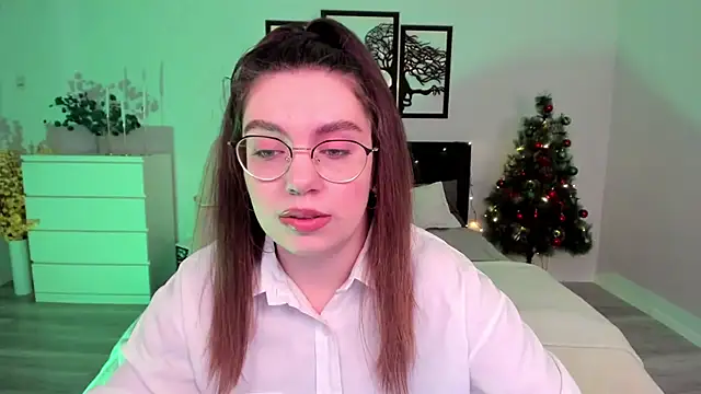 Snapshot of DaniellaLovely chatting on 12.18.24 DaniellaLovely online show from 12.18.24