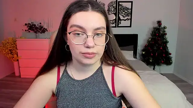 Snapshot of DaniellaLovely chatting on 12.20.24 DaniellaLovely online show from 12.20.24