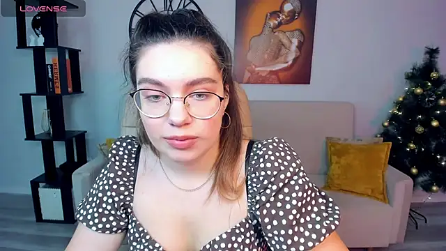 Snapshot of DaniellaLovely chatting on 12.21.24 DaniellaLovely online show from 12.21.24
